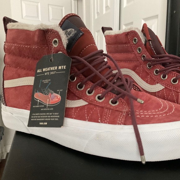 VANS Sk8 MTE Sherpa lined Hightops - Picture 1 of 5